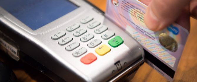 Sconti e promozioni per chi apre un nuovo conto con carta di credito entro l'estate